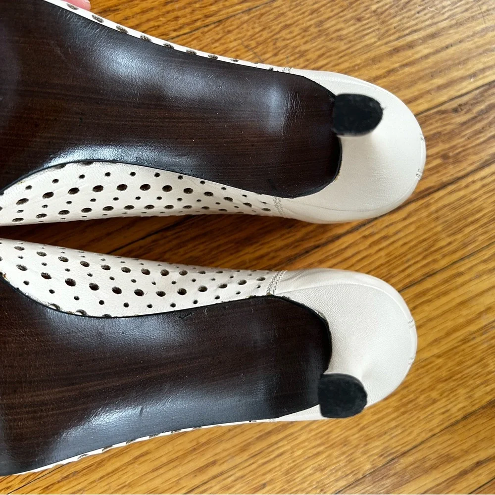 Stuart Weitzman Cream Heels Size 8.5 Narrow EUC - Picture 5 of 7
